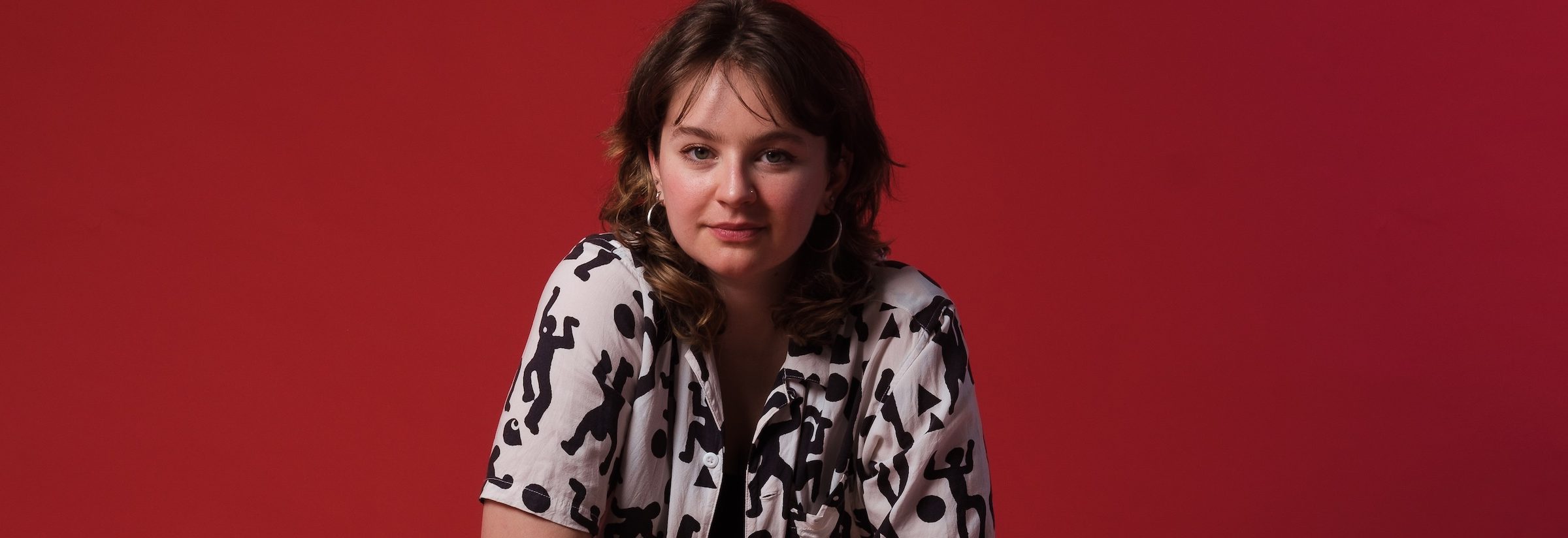 Cellist Laura van der Heijden pictured against a red background